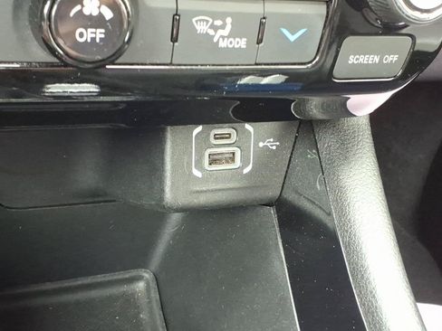 Used 2025 Jeep Compass Limited AWD/4WD image 17