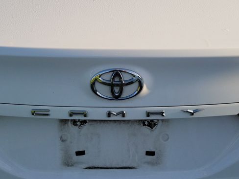 Used 2018 Toyota Camry LE w/ Convenience Package FWD image 23