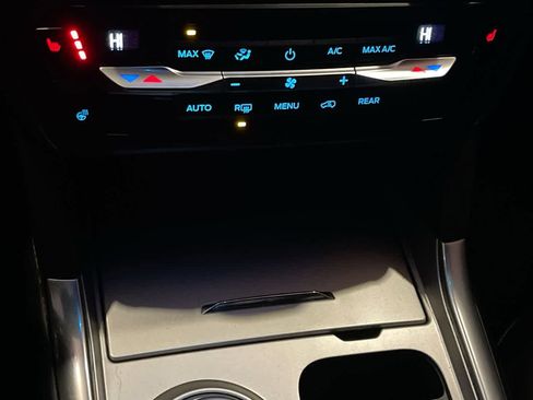 Used 2020 Ford Explorer XLT w/ Equipment Group 202A image 19