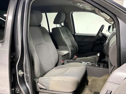 Used 2017 Nissan Frontier SV image 10