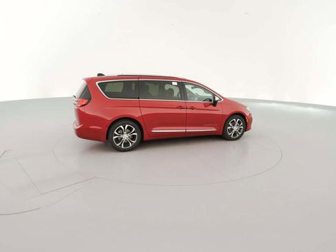 New 2026 Chrysler Pacifica Pinnacle image 13