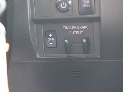 Used 2021 Toyota Tundra SR5 w/ SR5 Upgrade Package AWD/4WD image 30
