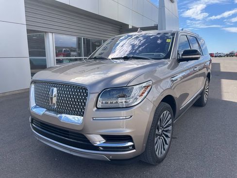 Used 2019 Lincoln Navigator Reserve image 2