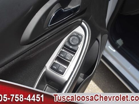 Used 2025 Chevrolet Malibu RS FWD image 17
