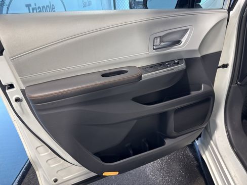 Used 2021 Toyota Sienna XSE image 31