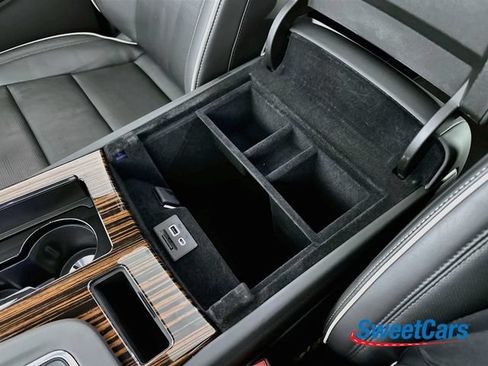 Used 2024 Cadillac Escalade Premium Luxury AWD/4WD image 35