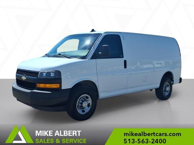 Used 2022 Chevrolet Express 2500 w/ Driver Convenience Package RWD image 3