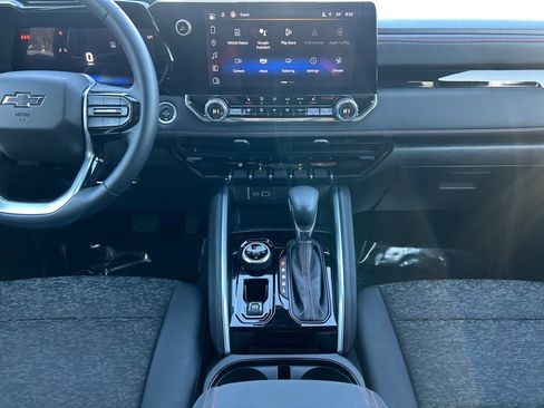 Used 2024 Chevrolet Colorado Z71 w/ Z71 Convenience Package 2 image 12