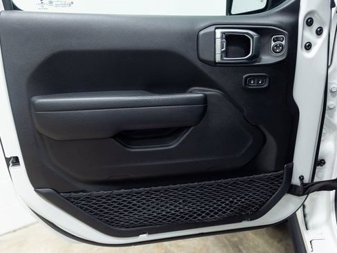 Used 2023 Jeep Gladiator Mojave image 15