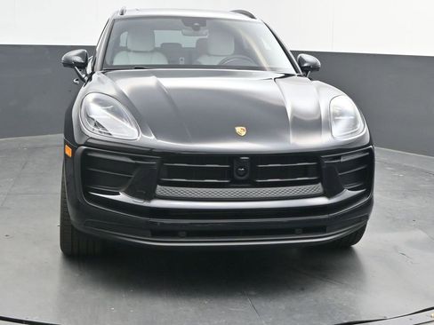 New 2026 Porsche Macan image 2