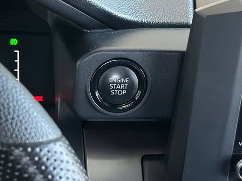 Used 2025 Toyota Tacoma SR5 AWD/4WD image 32