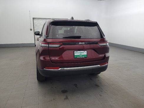 Used 2023 Jeep Grand Cherokee Laredo AWD/4WD image 6