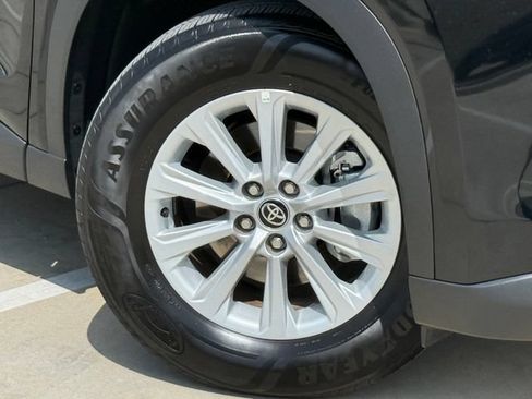 Used 2026 Toyota Grand Highlander FWD image 2