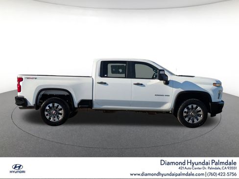 Used 2022 Chevrolet Silverado 2500 Custom w/ Custom Value Package image 9