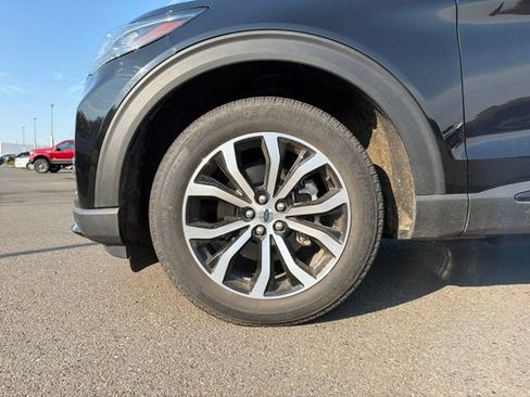 Certified 2025 Ford Explorer ST-Line AWD/4WD image 4