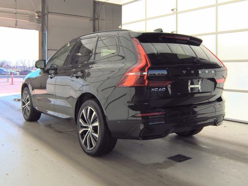 Used 2025 Volvo XC60 B5 Plus image 5
