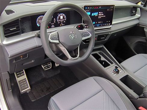 New 2026 Volkswagen Tiguan SE R-Line image 9