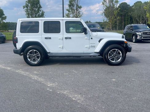 Used 2019 Jeep Wrangler Unlimited Sahara AWD/4WD image 8