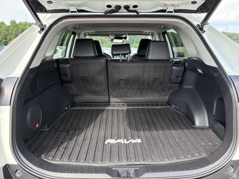 Used 2022 Toyota RAV4 XLE Premium AWD/4WD image 11