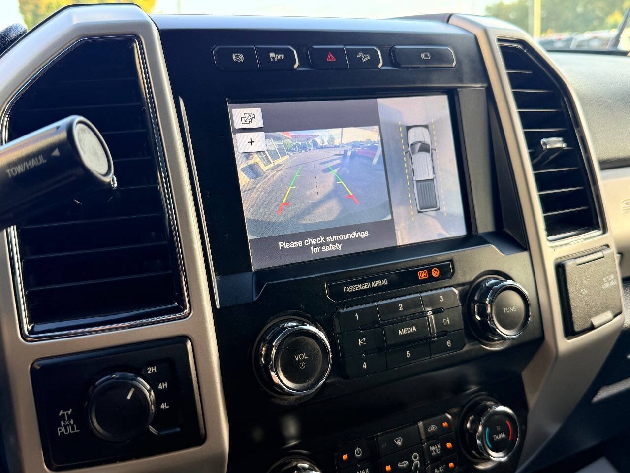 Used 2019 Ford F250 Lariat w/ Lariat Ultimate Package AWD/4WD image 26