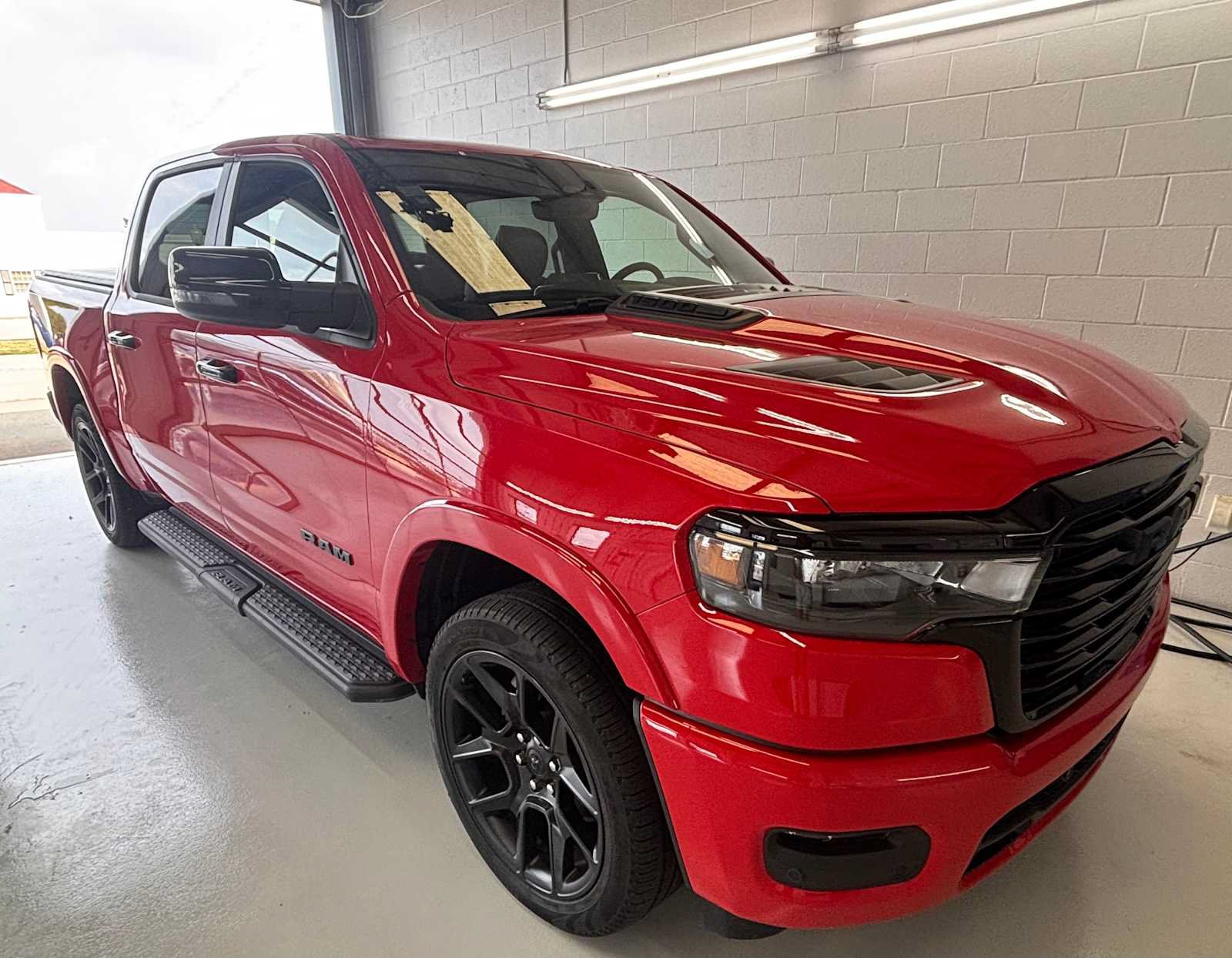Used 2025 RAM 1500 Laramie w/ Night Edition AWD/4WD image 3