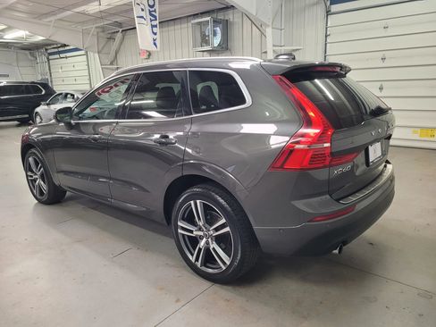 Used 2018 Volvo XC60 T5 Momentum w/ Vision Package AWD/4WD image 4