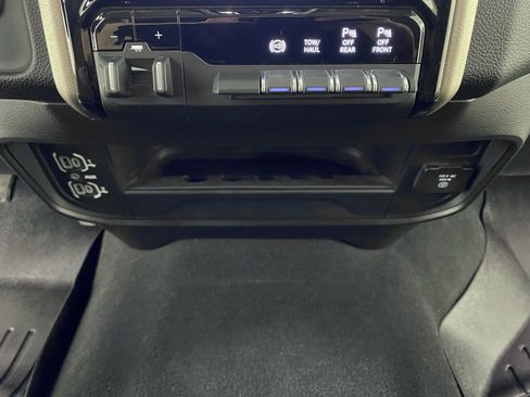Used 2024 RAM 2500 Laramie image 32