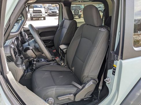 Used 2023 Jeep Wrangler Willys image 31