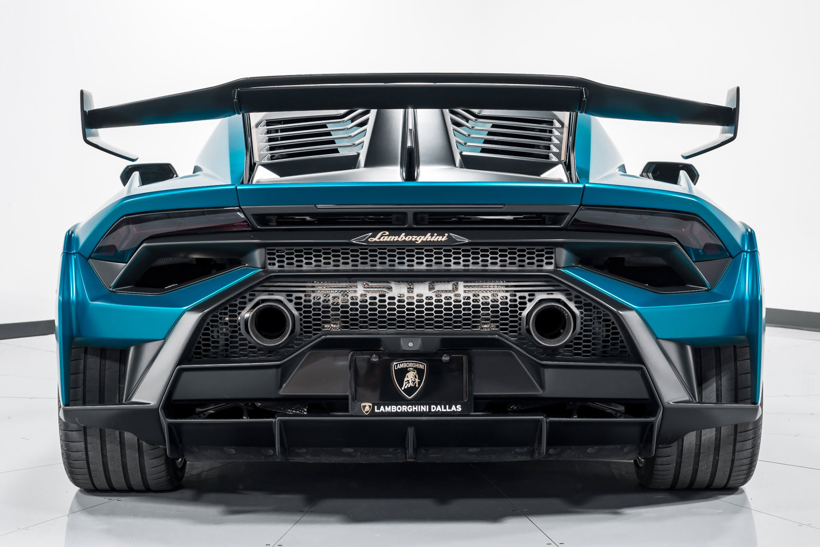Used 2022 Lamborghini Huracan STO RWD image 4
