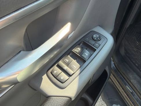 Used 2019 RAM 1500 Big Horn AWD/4WD image 11
