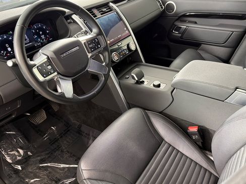 Used 2023 Land Rover Discovery S AWD/4WD image 9