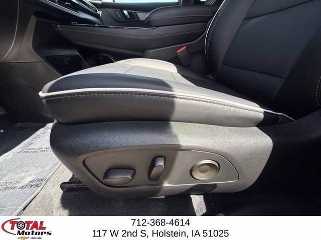 Used 2025 Buick Enclave Preferred AWD/4WD image 10