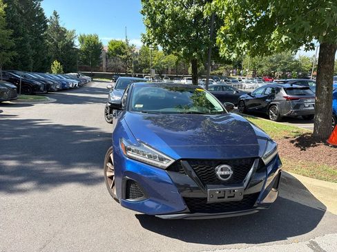 Used 2023 Nissan Maxima SV w/ Floor Mat Group FWD image 3