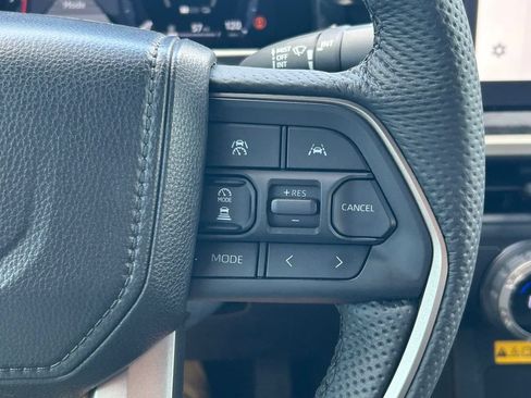 Used 2025 Toyota Tacoma Limited AWD/4WD image 42