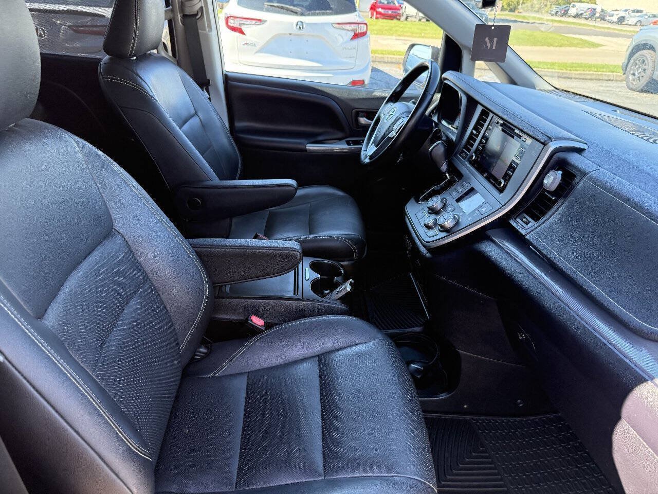Used 2020 Toyota Sienna SE Premium w/ Nightshade Edition FWD image 25