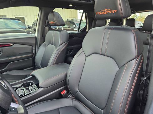 Used 2025 Honda Pilot TrailSport image 23