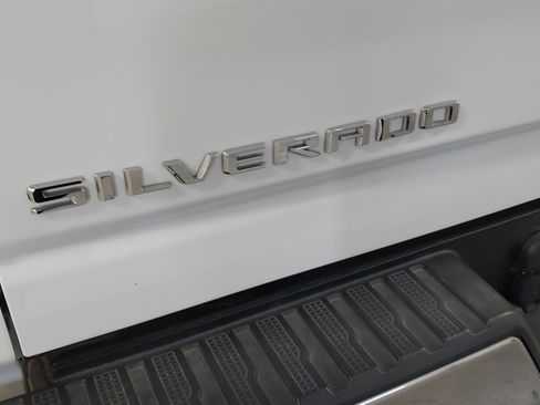 Used 2024 Chevrolet Silverado 2500 LT AWD/4WD image 33