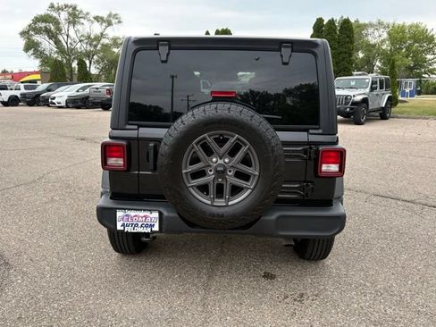 Used 2025 Jeep Wrangler Unlimited Sport AWD/4WD image 4