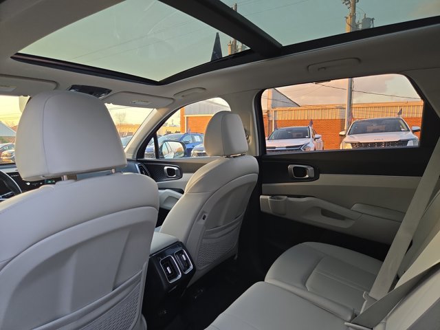 Used 2025 Kia Sorento S w/ Panoramic Sunroof Package FWD image 12