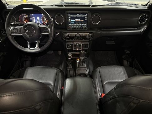 Used 2018 Jeep Wrangler Unlimited Sahara AWD/4WD image 10