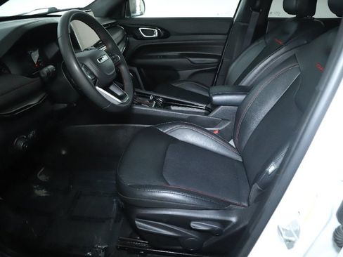Used 2025 Jeep Compass Trailhawk AWD/4WD image 18