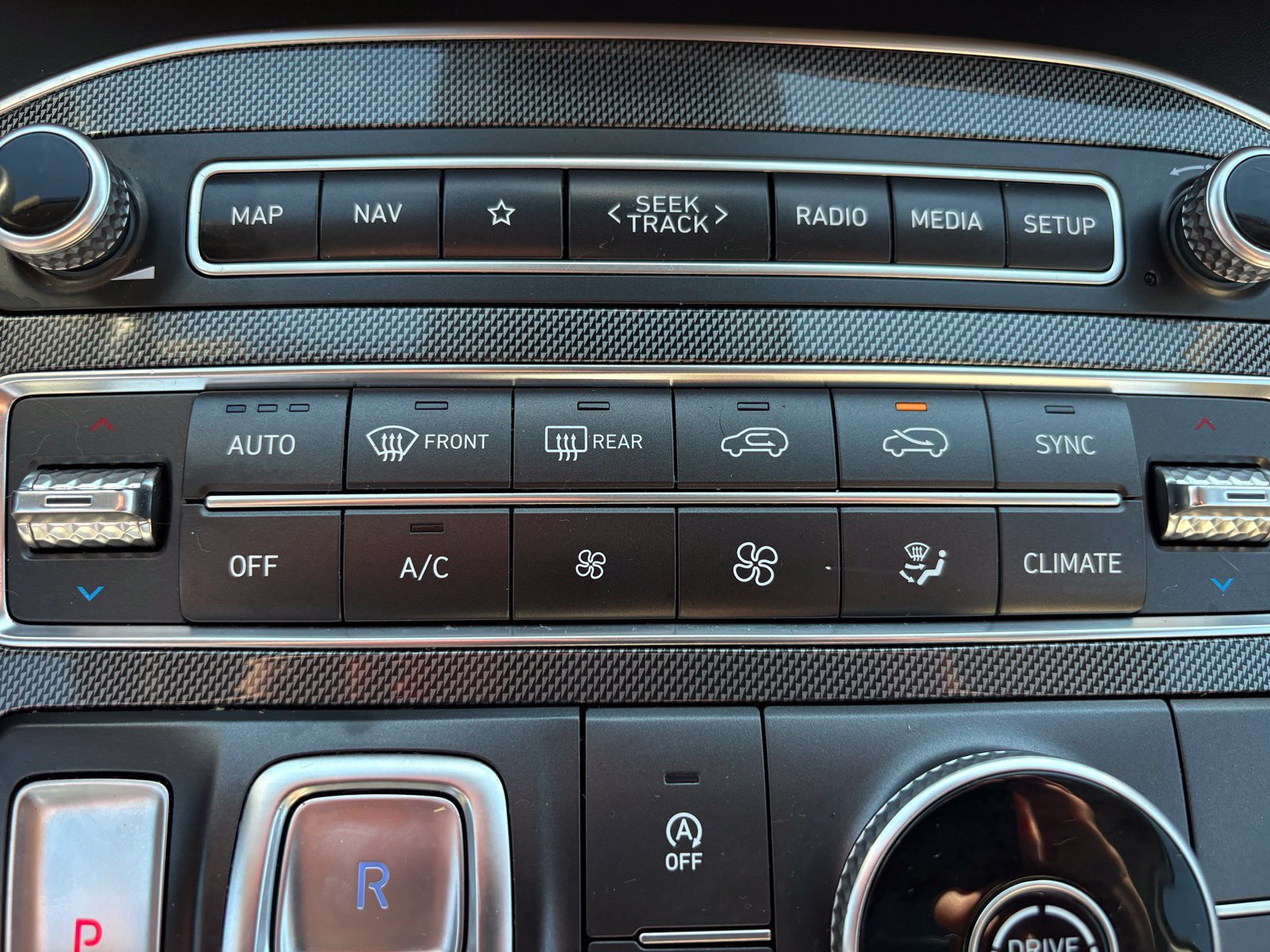 Used 2023 Hyundai Santa Fe SEL w/ Premium Package FWD image 17