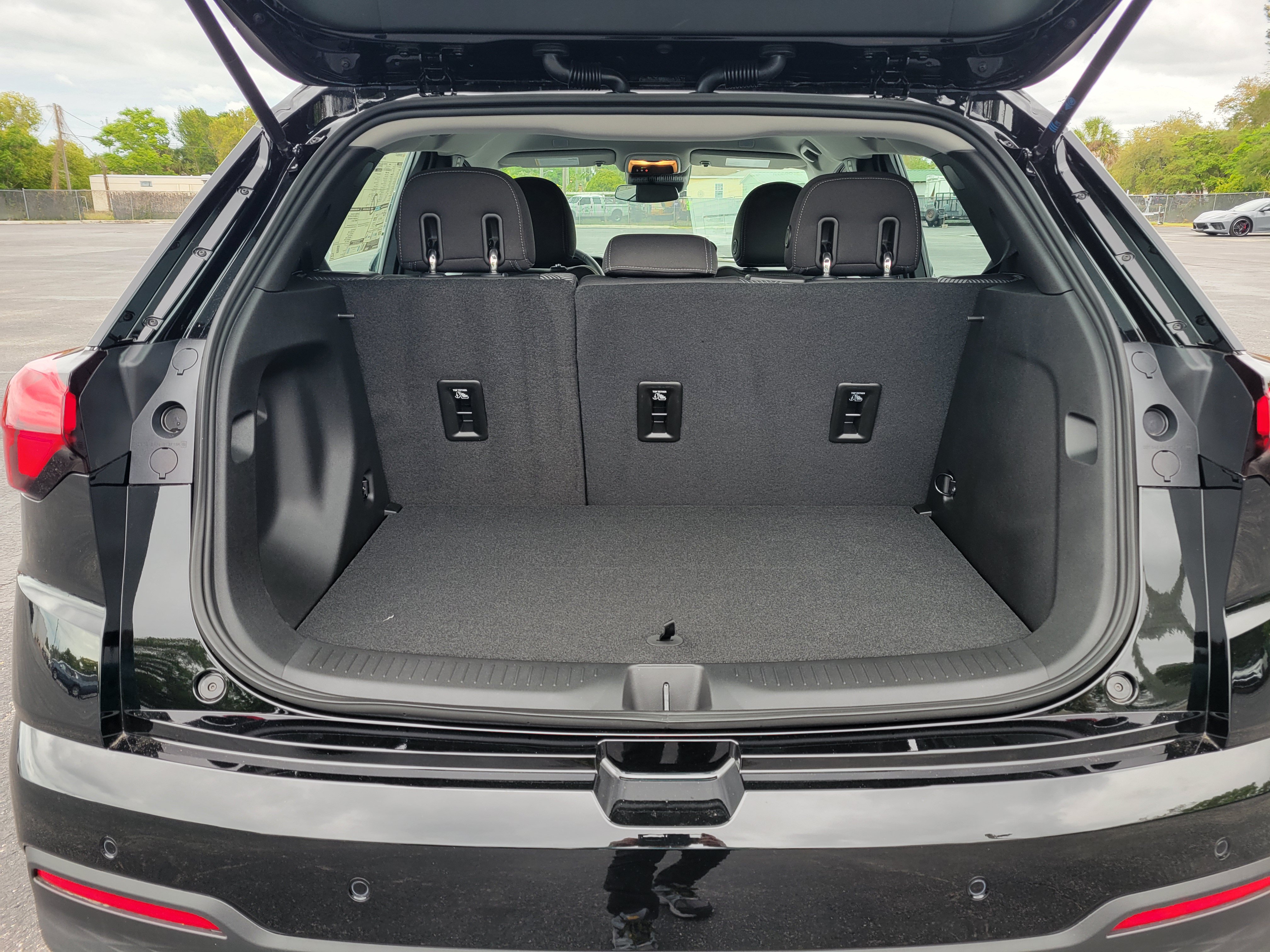 New 2027 Chevrolet Bolt LT w/ Comfort Package FWD image 7