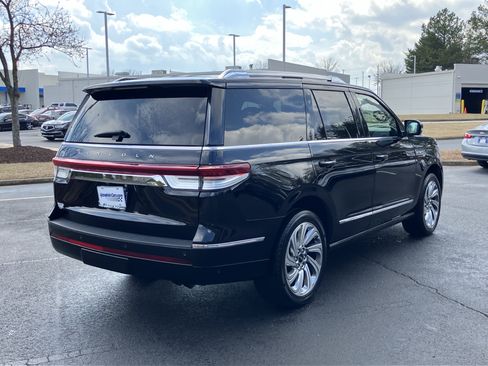 Used 2024 Lincoln Navigator Reserve image 10