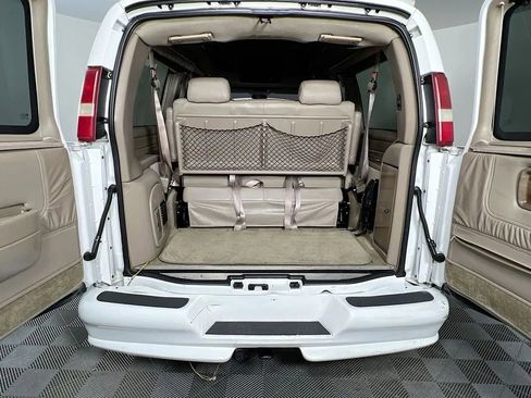 Used 2004 GMC Savana 1500 w/ Preferred Equipment Group image 24