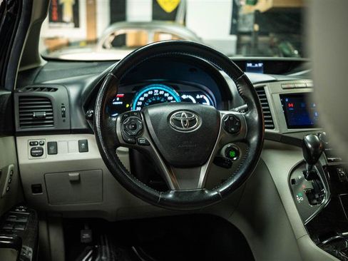 Used 2014 Toyota Venza XLE AWD/4WD image 16