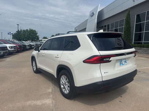 Used 2024 Toyota Grand Highlander XLE FWD image 3
