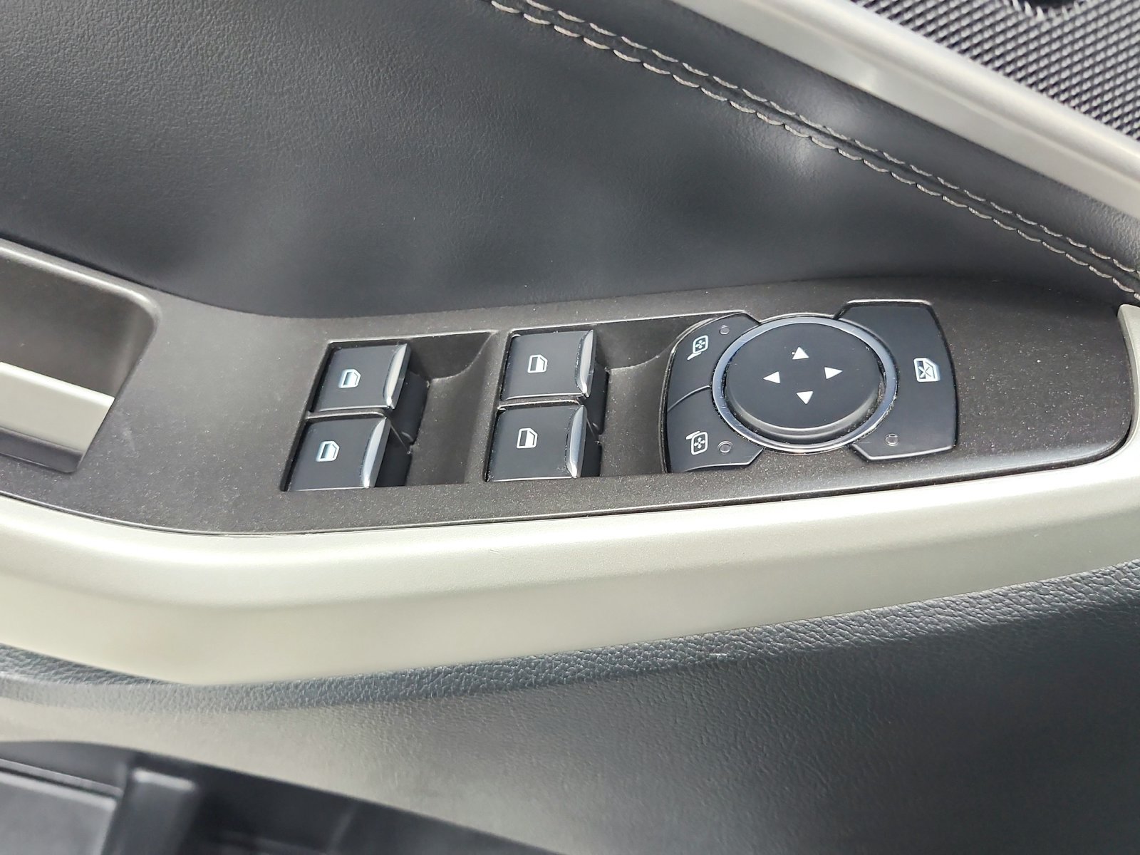 Used 2023 Ford Explorer XLT w/ Equipment Group 202A RWD image 30