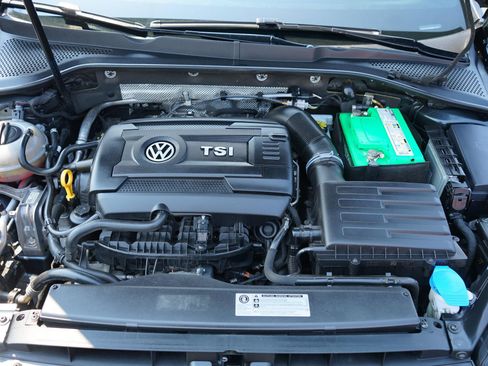 Used 2017 Volkswagen GTI SE FWD image 10