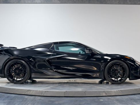 Used 2025 Chevrolet Corvette Z06 RWD image 25